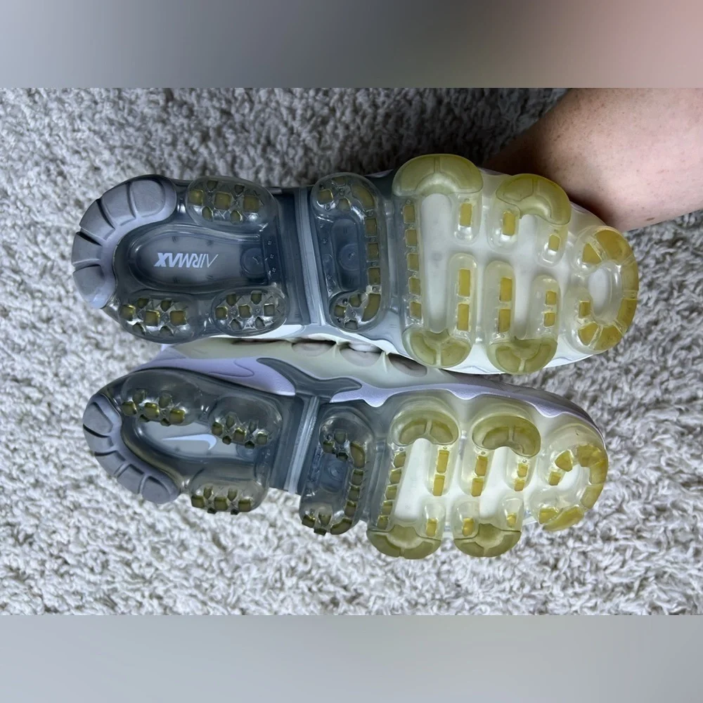 Men’s 7.5/ Women’s 9 Nike Air VaporMax Plus White Sneakers